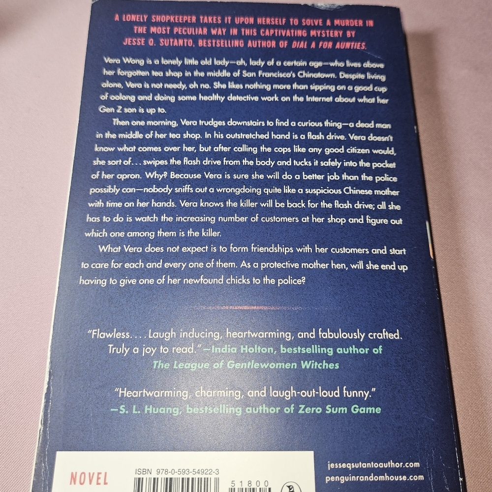 Vera Wong's Unsolicited Advice for Murderers Book with Spider Bag Charm - Picture 2 of 2